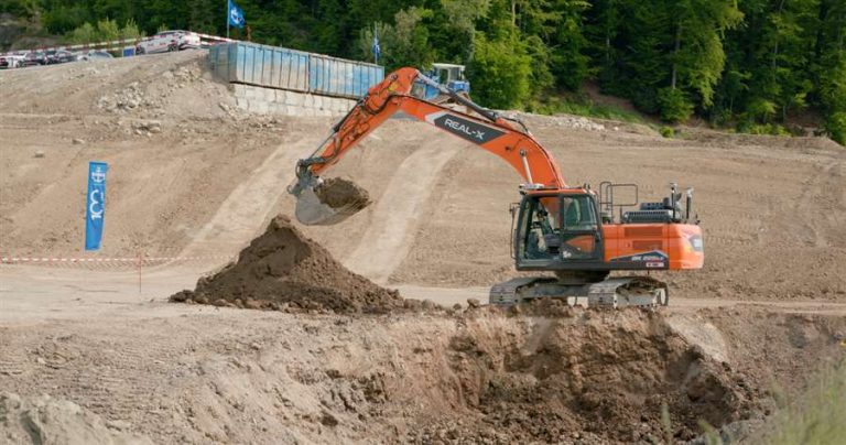 excavadora Develom