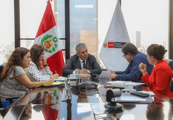 El ministro de Vivienda, Construcción y Saneamiento, Mauricio Arnillas, sostuvo reuniones de trabajo para impulsar proyectos de agua y saneamiento en distintas regiones.