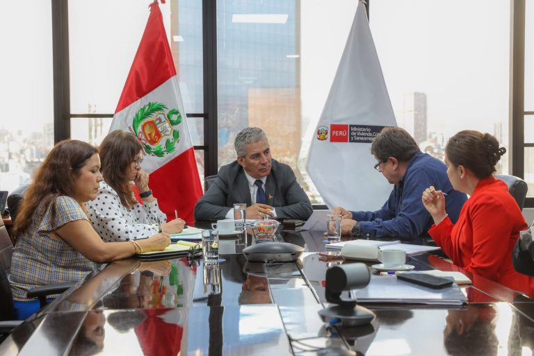 El ministro de Vivienda, Construcción y Saneamiento, Mauricio Arnillas, sostuvo reuniones de trabajo para impulsar proyectos de agua y saneamiento en distintas regiones.