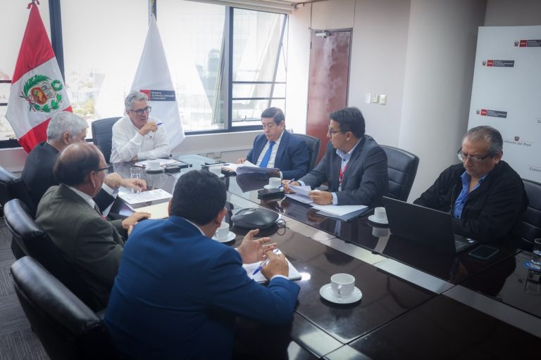 El MVCS Mauricio Arnilla, se reunió con el senador Juan Carlos del Águila para conocer el avance de diversos proyectos de agua saneamiento y vivienda en la región Loreto
