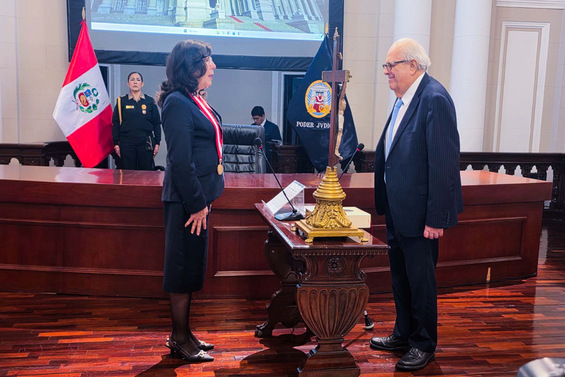 Julio Velarde juró como presidente del BCR para un quinto periodo