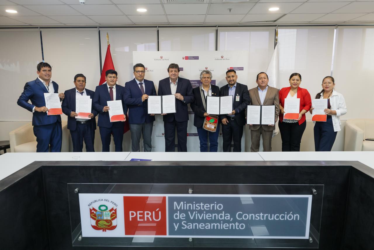 Ministerio de Vivienda suscribe convenios con nueve municipalidades para impulsar obras en agua y saneamiento rural