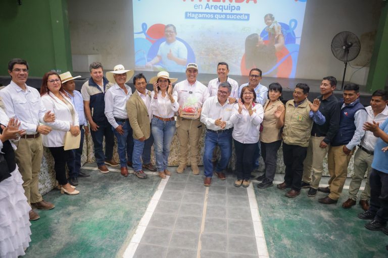 Ministro de Vivienda impulsa proyectos de agua y saneamiento en Arequipa mediante obras por impuestos