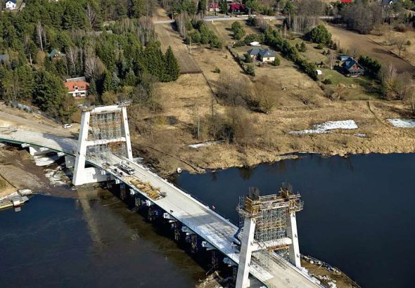 Nuevo puente atirantado polaco reduce un viaje de 40 minutos a minutos