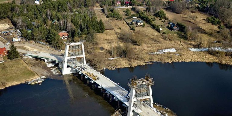 Nuevo puente atirantado polaco reduce un viaje de 40 minutos a minutos