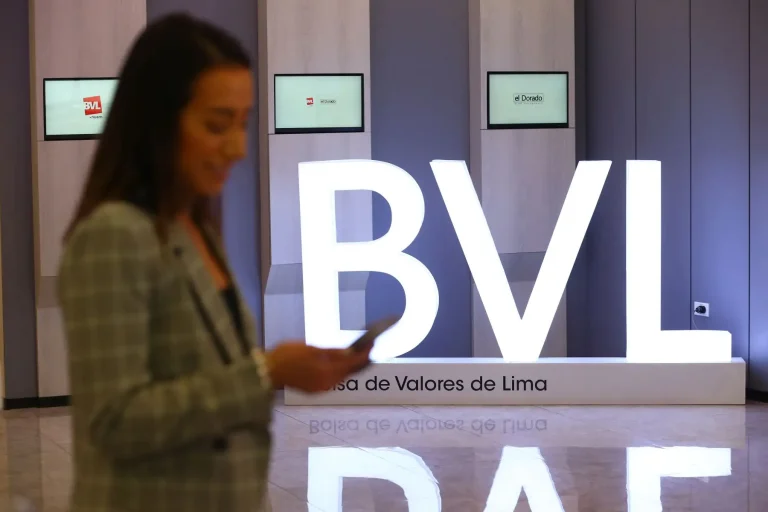 Bolsa de Valores de Lima presenta pérdidas mientras Wall Street inicia con índices mixtos