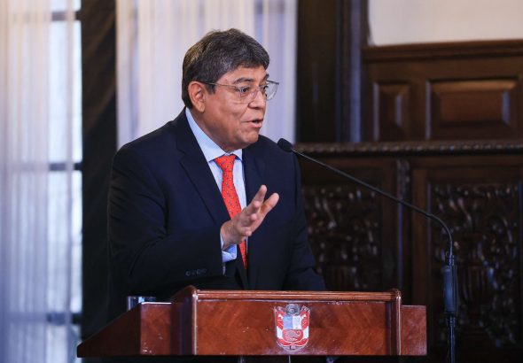 MEF advierte que economía mundial enfrenta tres choques de oferta