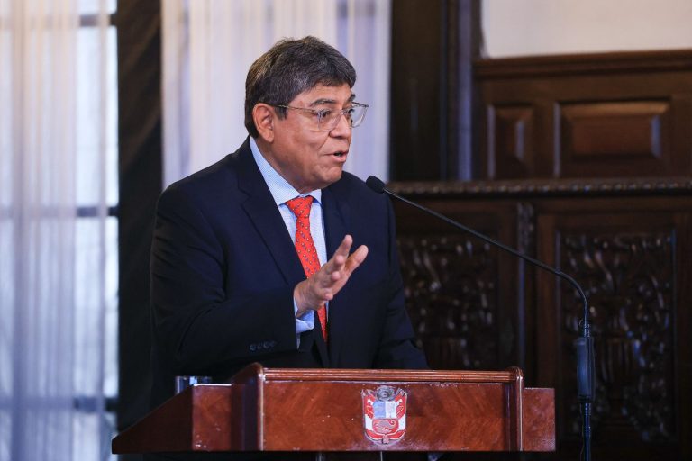 MEF advierte que economía mundial enfrenta tres choques de oferta