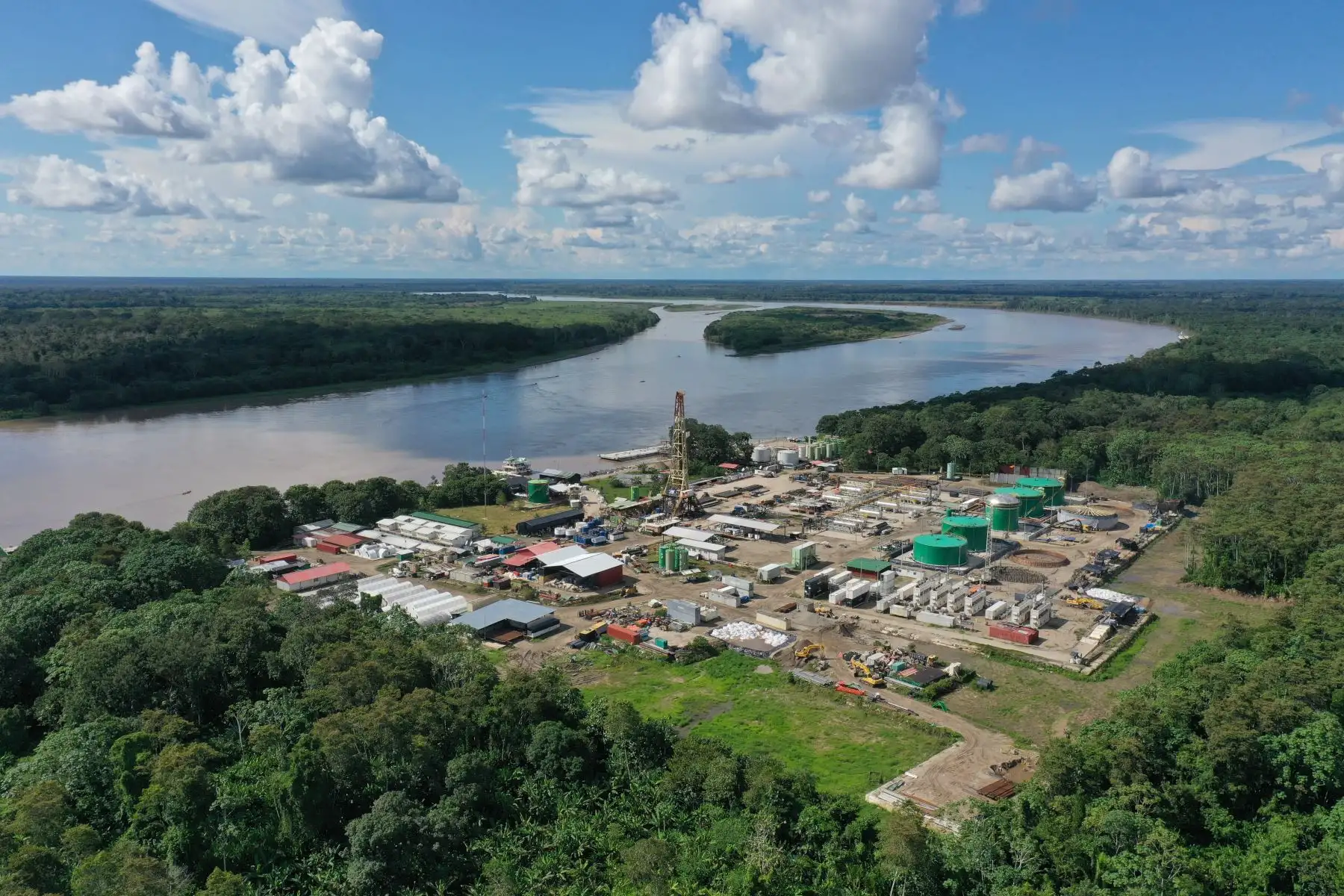 Perupetro suscribe convenio para evaluar hidrocarburos en Cuenca Marañón